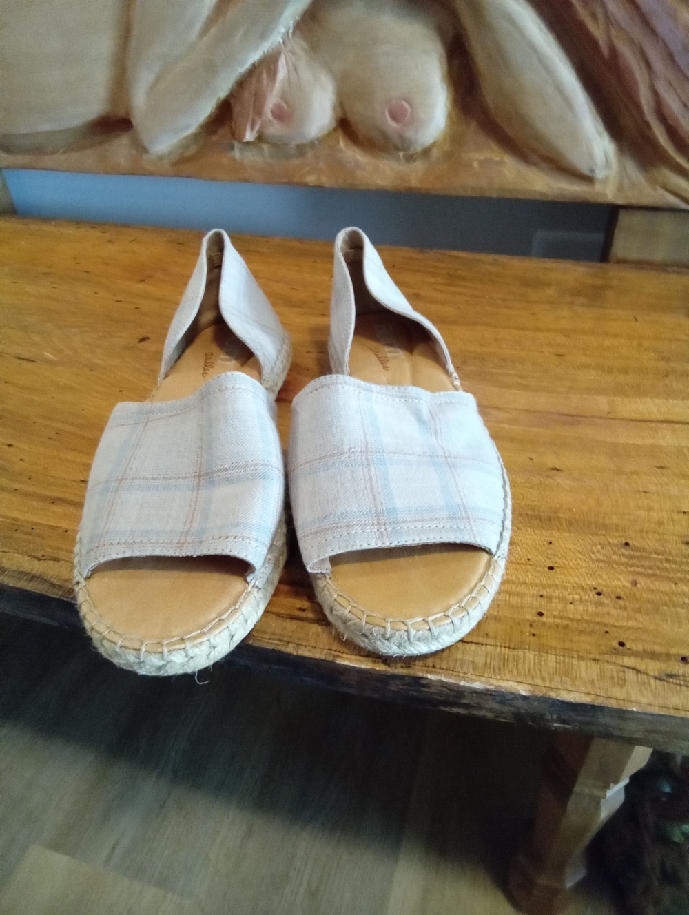 Born Seak Size 9 Beige Plaid Espadrille Sandals No Heel, Open Toe Slingback
